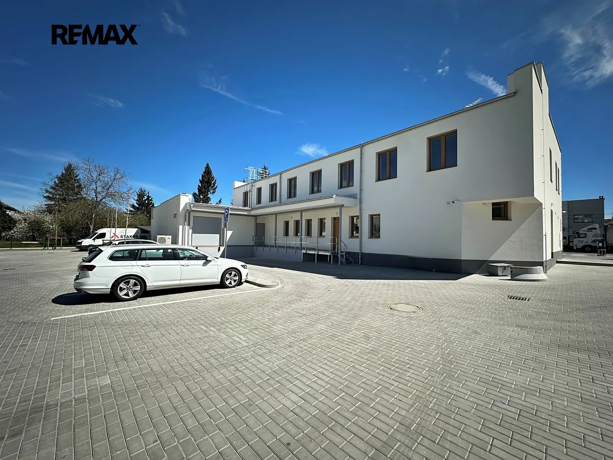 Pronájem garážového stání 13 m²